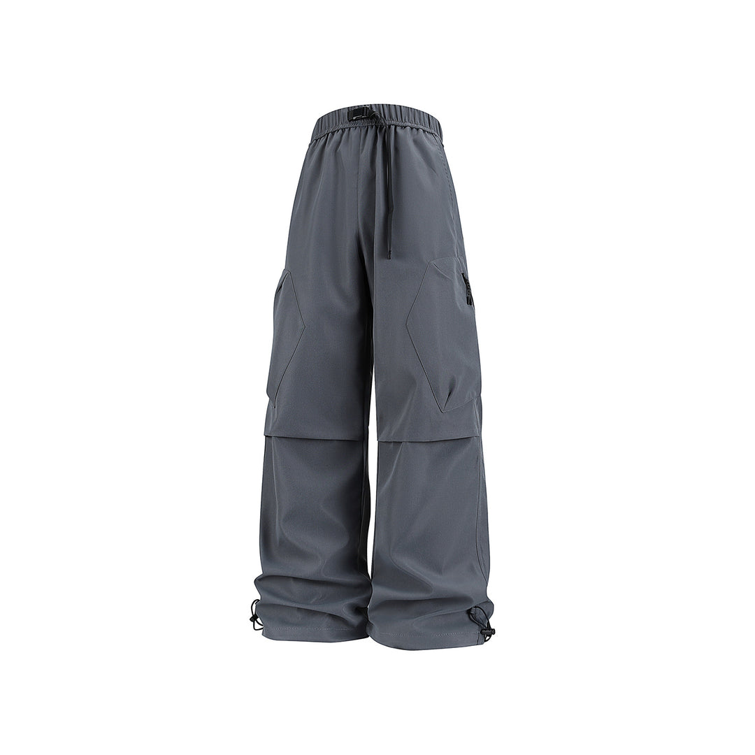 Men's wide cargo pants in baggy style with drawstring waistband, large flap pockets, and adjustable leg openings Drune