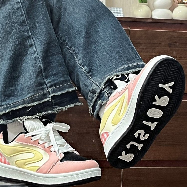 Women's sneakers with fashionable check details and breathable outsole Mune Fashion