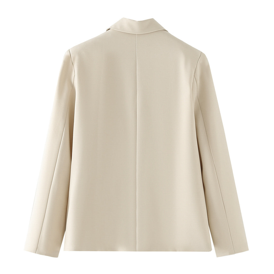 Women's lightweight double-breasted blazer made of textured crepe with flap pockets and defined waist shape Mune Fashion