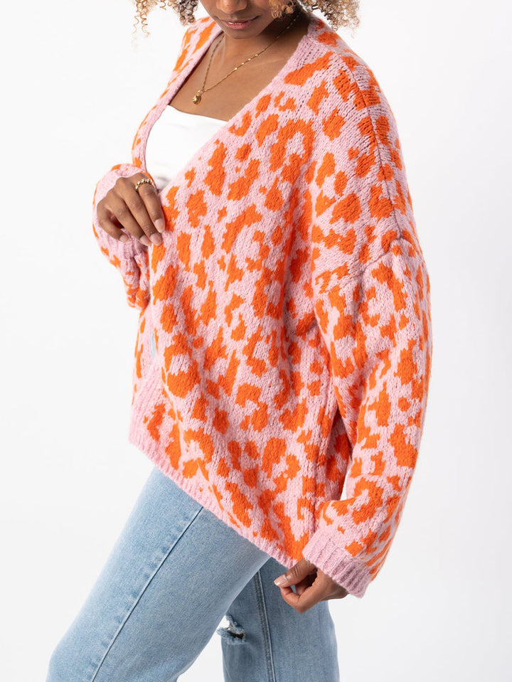 Ladies Chunky Knitted Cardigan with Stylish Leopard Pattern and Comfortable Oversized Details Mune