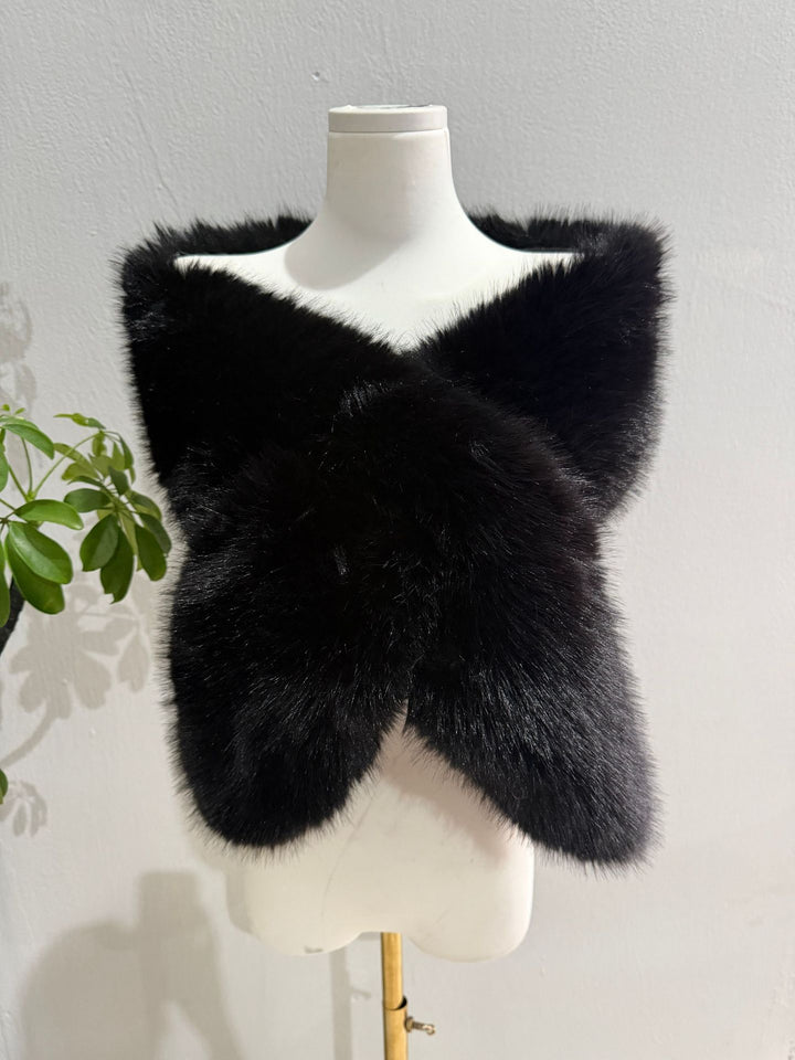 Women's Luxurious Reversible Faux Fur Shoulder Stole with V-Shape Mune Fashion