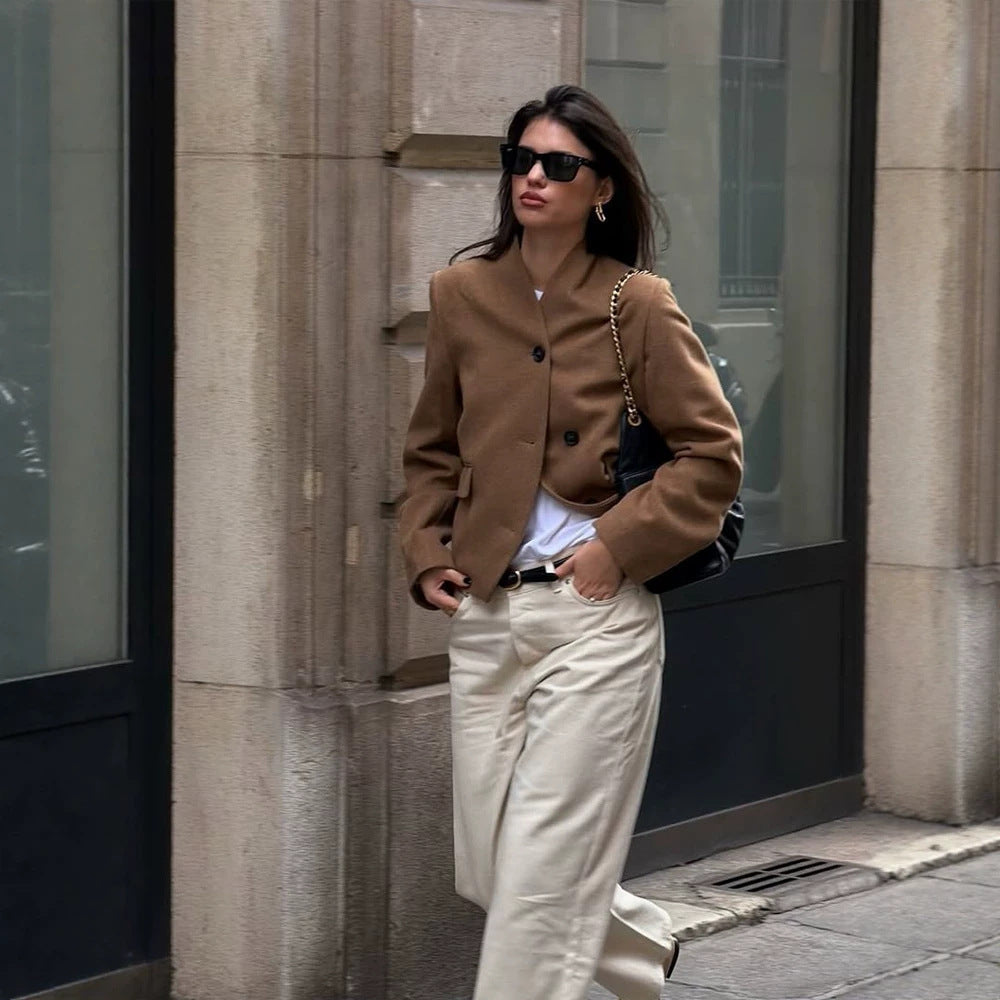 Women's short blazer made of wool blend with stand-up collar, boxy silhouette & three buttons Mune Fashion