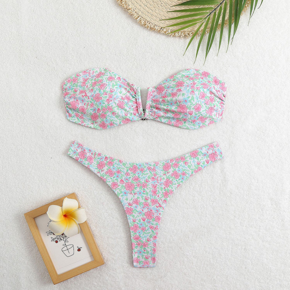 Women's bikini set with romantic floral pattern and adjustable top Mune Fashion