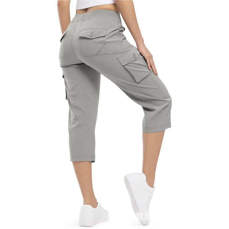 Women's capri cargo pants in Bermuda length with high waist and patch flap pockets Mune Fashion