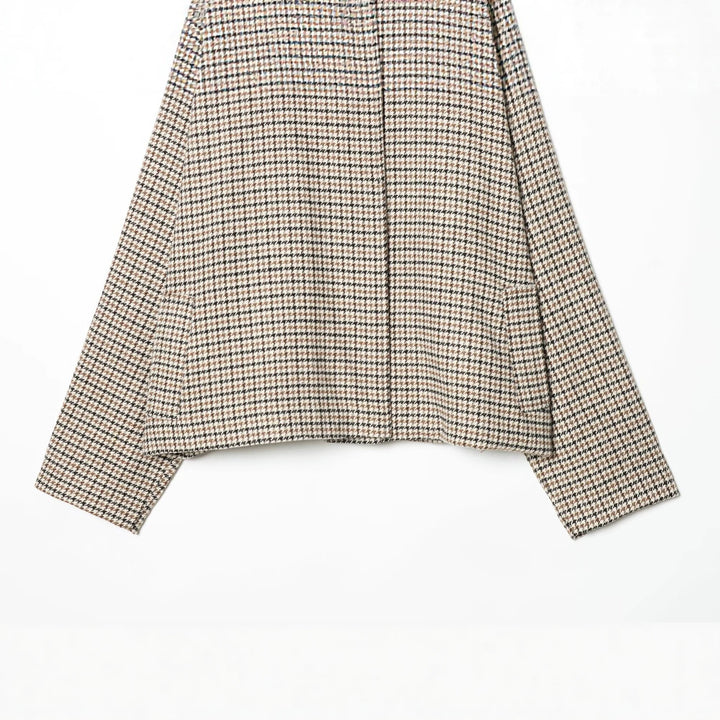 Women's short jacket in houndstooth pattern with high stand-up collar and oversized raglan sleeves Mune Fashion