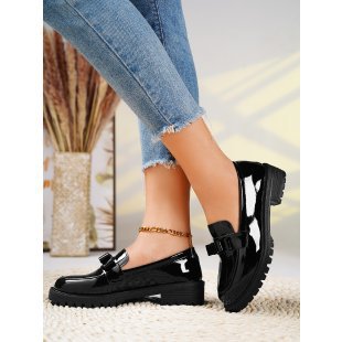 Ladies' patent loafers with profiled rubber sole, decorative strap bow and padded comfort insole Mune Fashion
