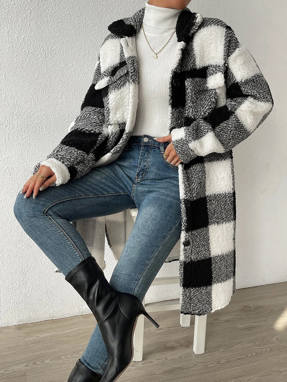 Women's longer teddy check coat with shirt collar, patch chest pockets and button placket Mune Fashion