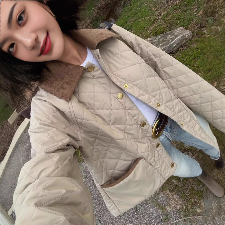 Women's quilted short jacket with cord collar, snap button placket and patch pockets Mune Fashion