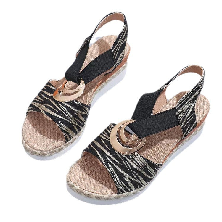 Damen Keil-Sandalen mit Metallic-Optik, dekorativem Ring und Elastik-Fersenriemen Mune Fashion
