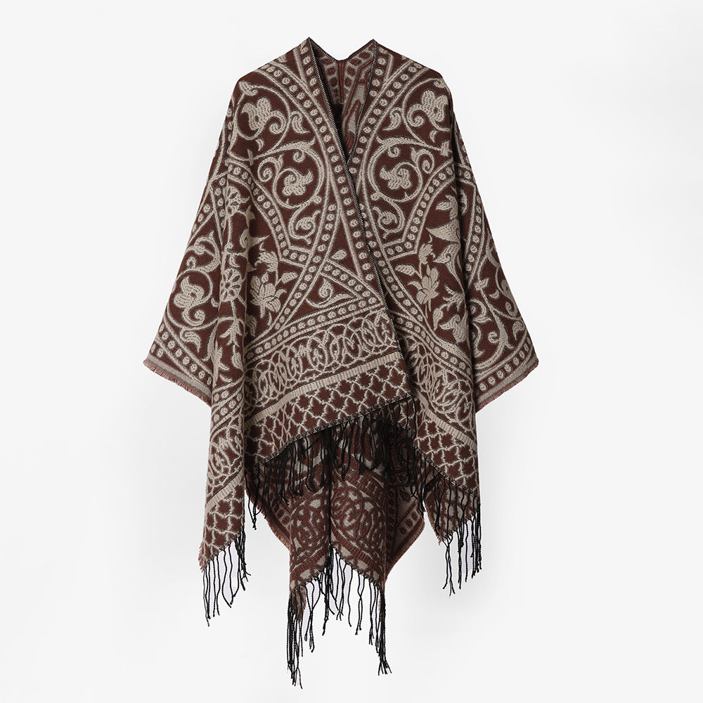 Women's coarse-woven rectangular poncho with oriental medallion jacquard and decorative fringed hem Mune Fashion