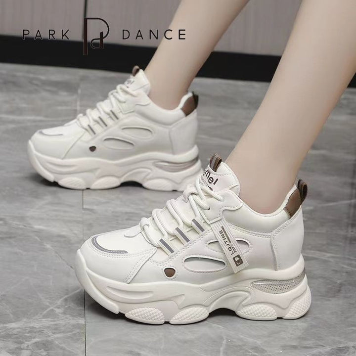Women's sporty sneakers with airy mesh surface and sturdy sole Mune Fashion