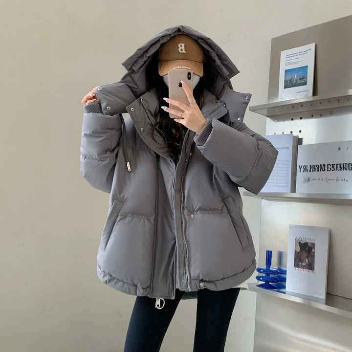 Women’s oversized quilted short jacket with hood, windproof lining and oversized collar Mune Fashion