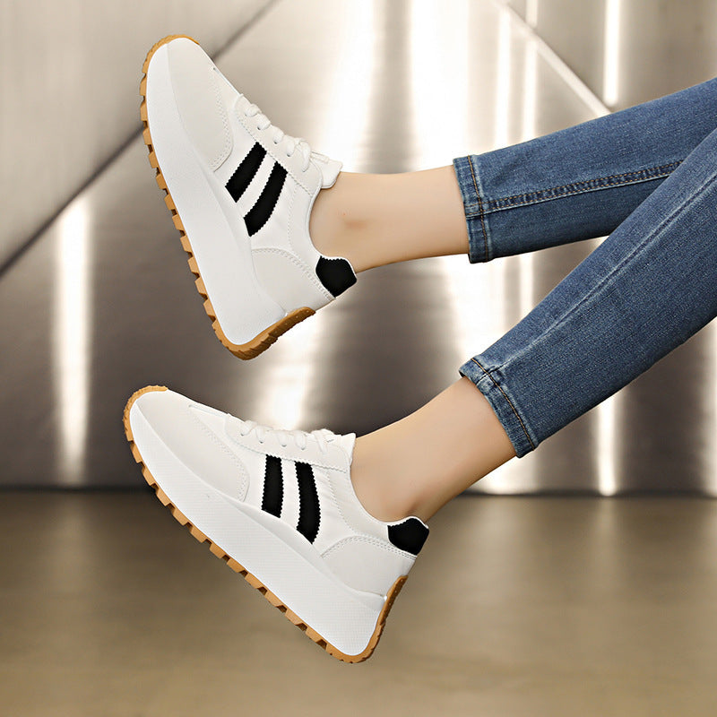Women sporty sneakers with cushioned sole and breathable surface Mune Fashion