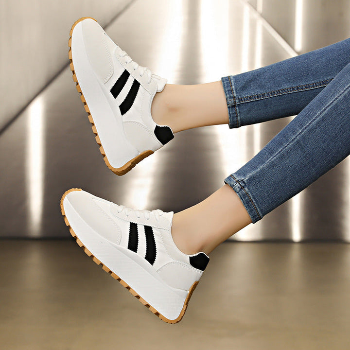 Women sporty sneakers with cushioned sole and breathable surface Mune Fashion