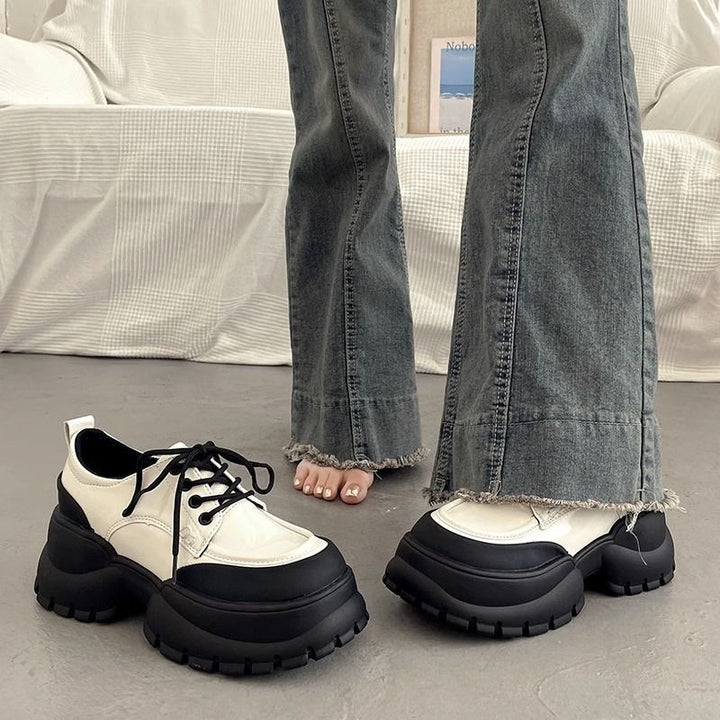Ladies Platform Derby Shoes with Patent Look and Solid Profile Sole Mune Fashion
