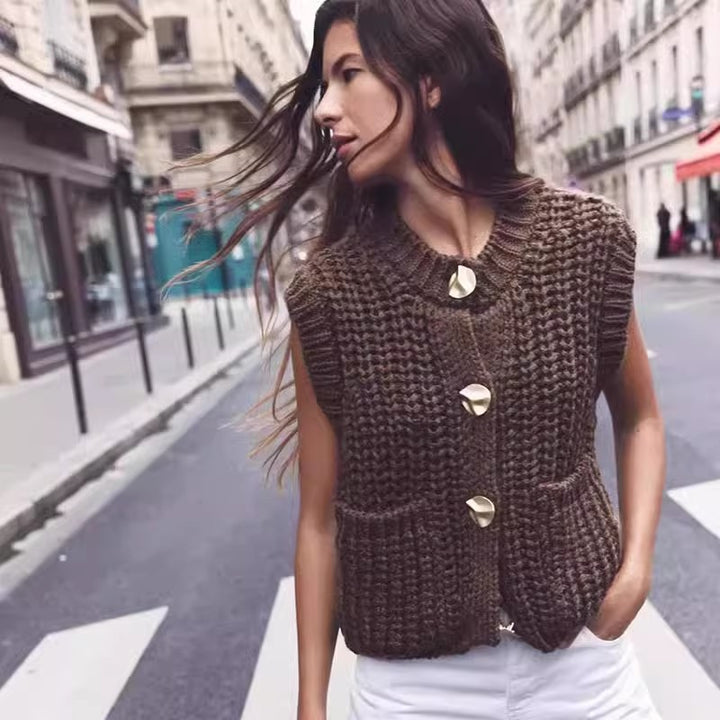 Women's chunky-knit sleeveless vest with decorative buttons and pockets Mune Fashion