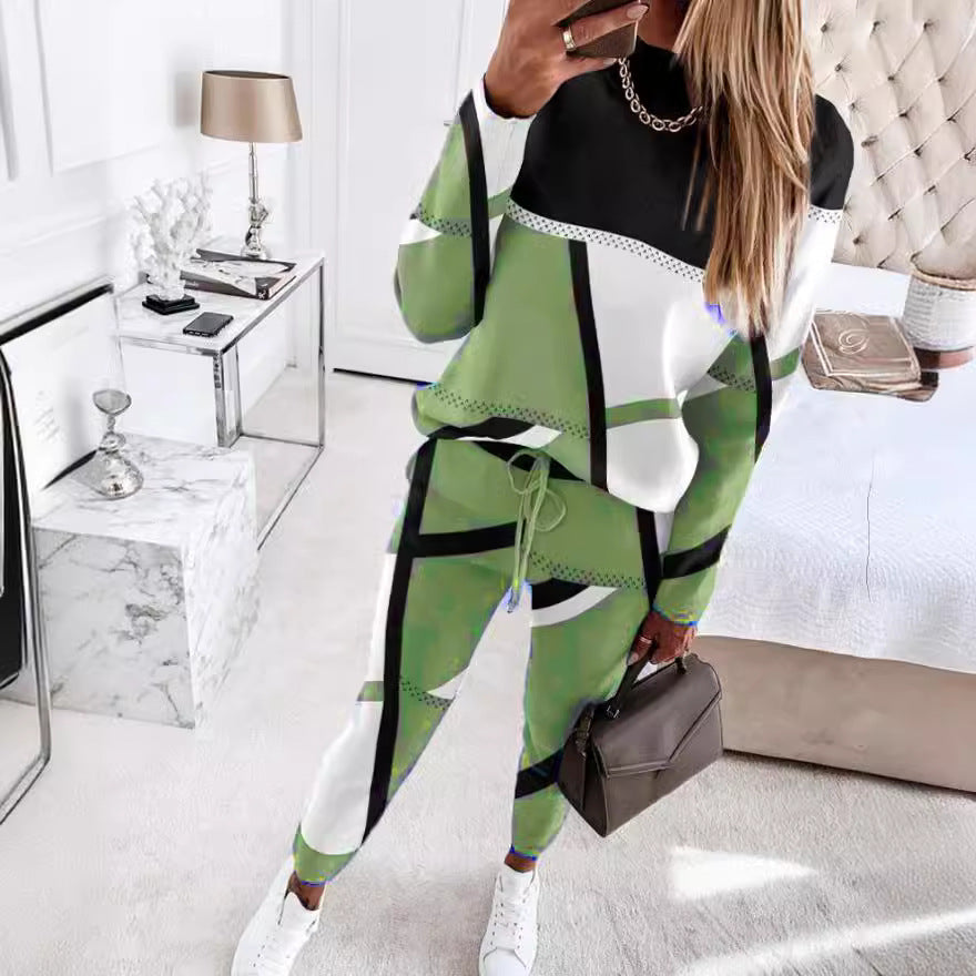 Women's patterned leisure set made of sweatshirt and joggers Mune Fashion