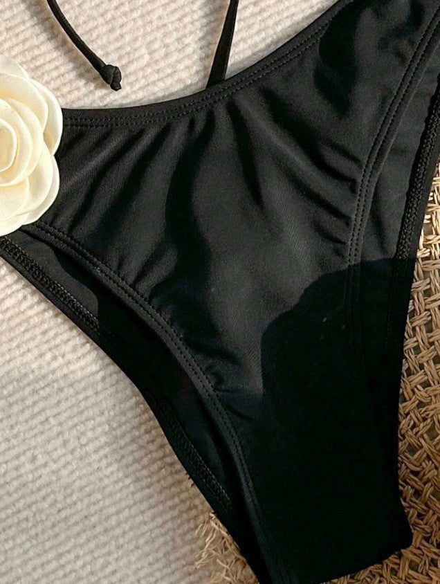 Women's bikini set with playful flower detail Mune Fashion