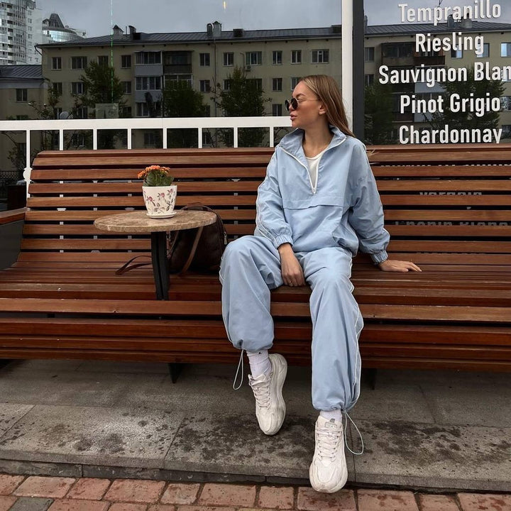 Women Two-Piece Sporty Jogging Set with Half Zipper, Piping and Elastic Waist Pants Mune Fashion