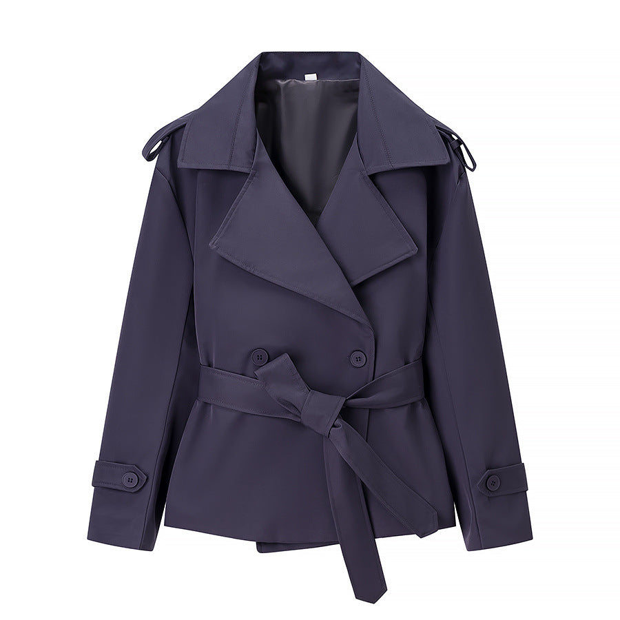 Ladies nan shortened double-breasted trench coat with tie belt shoulder flaps and cuff fasteners Mune Fashion