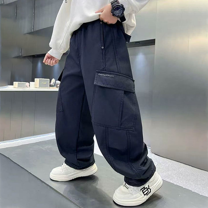 Women's cargo pants with versatile pockets and modern cut Mune Fashion