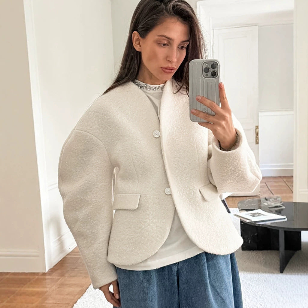 Ladies short jacket in boucle style with oversized sleeves and flap pockets Mune Fashion