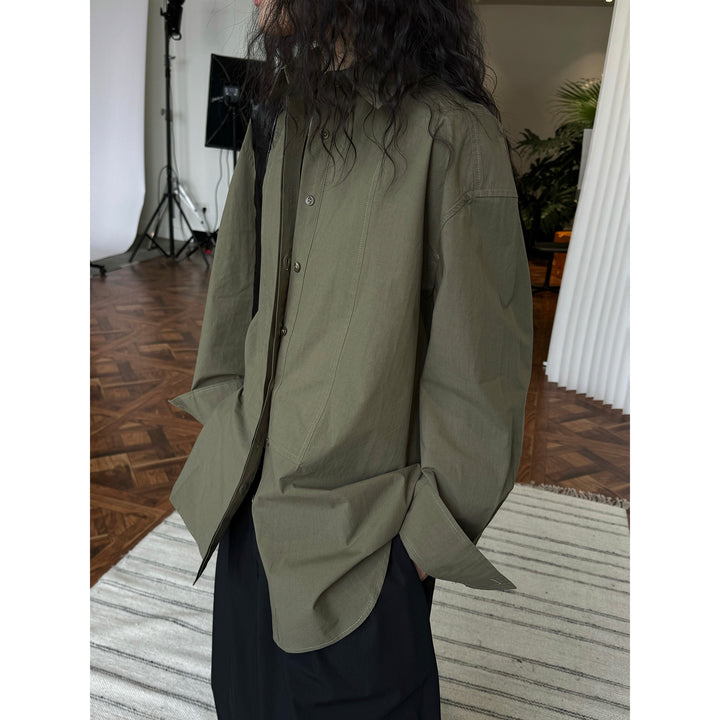 Women's Loose Poplin Shirt with Concealed Button Placket and Extended Back Mune Fashion
