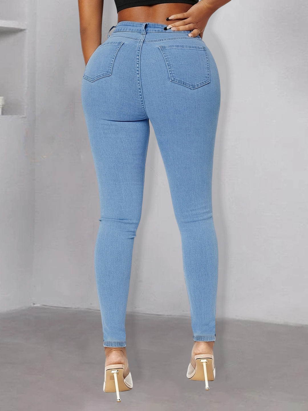 Women pearl-embellished high-waist skinny jeans with knee cutouts Mune Fashion