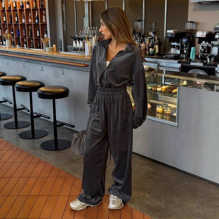 Women's velvet jumpsuit with wide leg, elastic waistband, and stand collar Mune Fashion