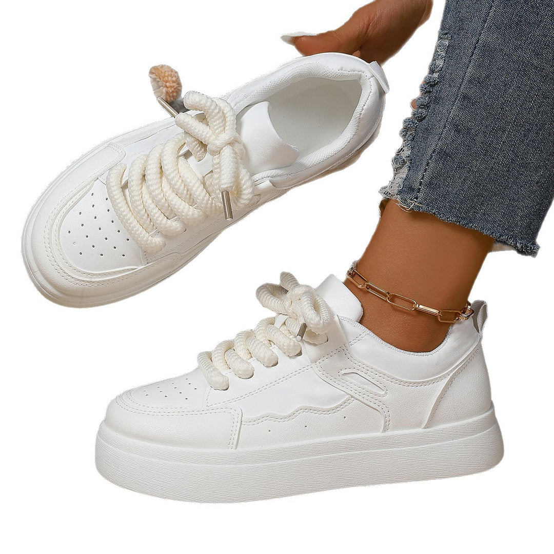 Women's platform sneaker with thick sole, oversized laces, and padded ankle area Mune Fashion