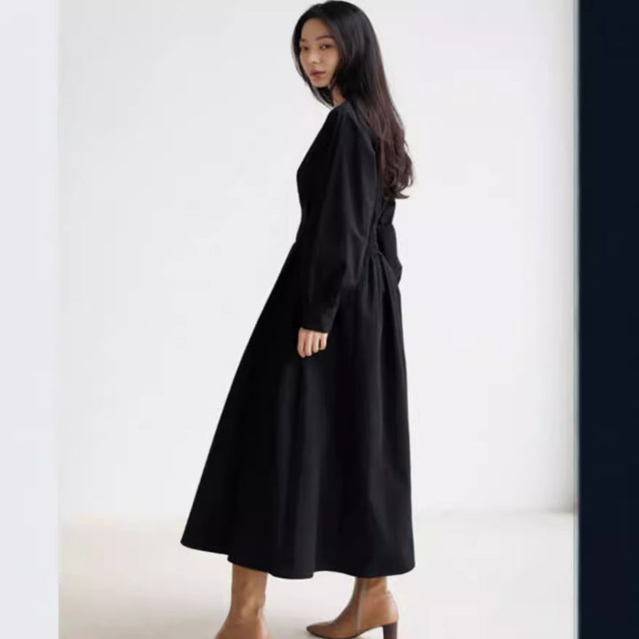 Women's maxi dress with waist darts, round neckline and voluminous cuffs Mune Fashion