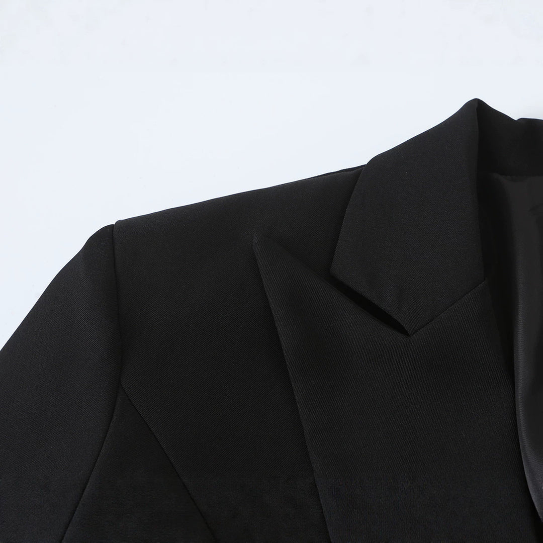 Women Tailored Short Blazer with Decorative Metal Button and Flap Pockets Mune Fashion
