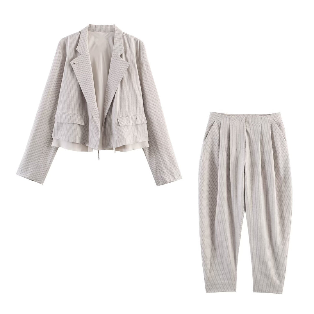 Women Two-Piece Tailored Set with Cropped Blazer and High-Waisted Pleated Trousers Mune Fashion
