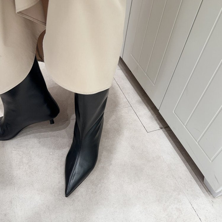 Women's calf-high slim ankle boots with pointed toe and low kitten heel Mune Fashion