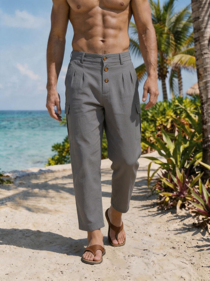 Men's pleated cargo pants with button closure, applied cargo pockets, and cropped leg Mune Fashion