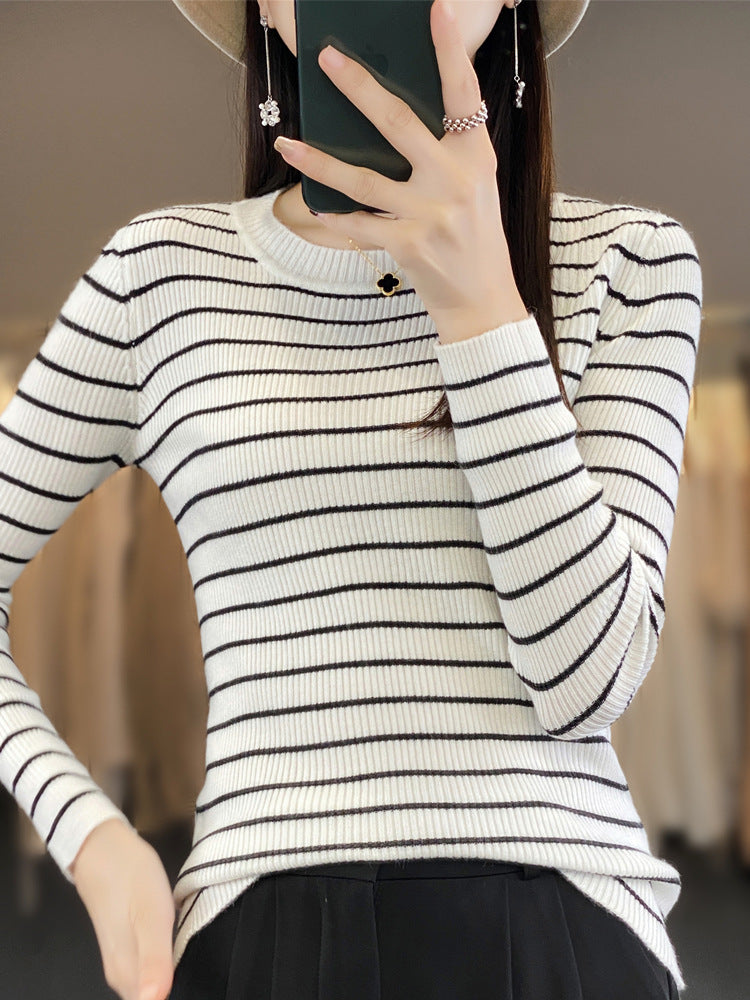 Ladies slim-fit fine-knit sweater with subtle stripe texture and round neck Mune Fashion