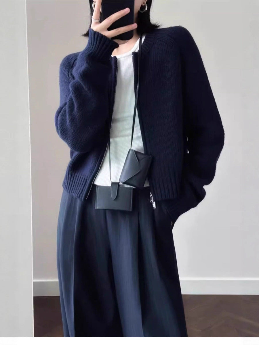 Women’s short jacket made of soft fine knit with a full-length zipper and ribbed hem Mune Fashion