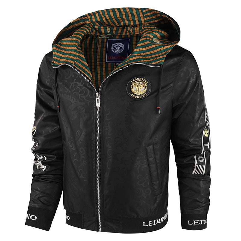 Men's lightweight hooded sports jacket with jacquard pattern, metal zipper and elastic cuffs.