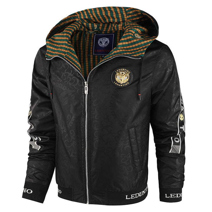 Men's lightweight hooded sports jacket with jacquard pattern, metal zipper and elastic cuffs.