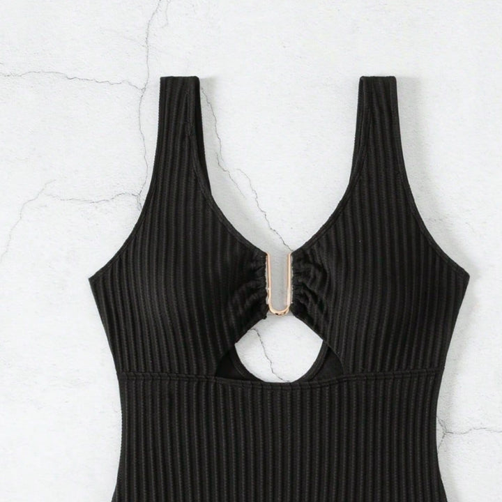 Women Cut-Out Swimsuit with Elegant Ribbed Design Mune Fashion