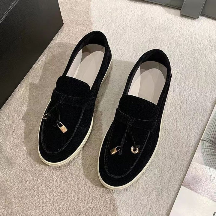 Women's Suede Slippers with Decorative Tassel and Structured Rubber Sole Mune Fashion