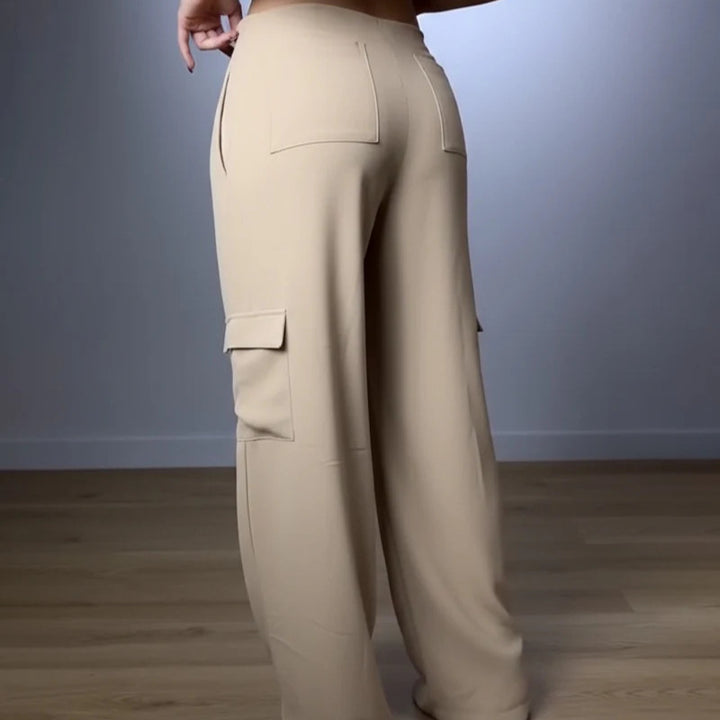 Women's high-waisted cargo pants with wide leg, drawstring and pleats