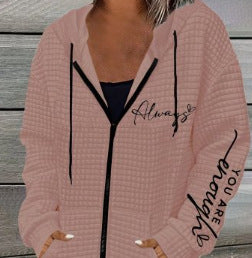 Women's oversized hooded jacket with zipper, handwritten typo application and contrast side pockets Mune Fashion