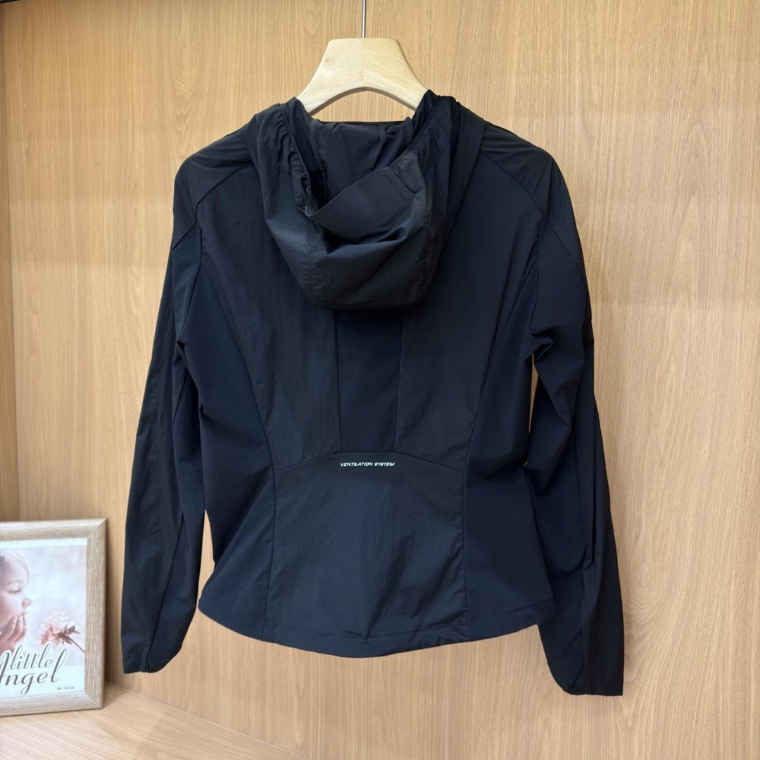 Women's Lightweight Hooded Wind Jacket with Zipper and Adjustable Hem Mune Fashion