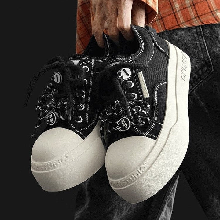 Women's sneakers with a unique lacing system and cushioned rubber sole Mune Fashion