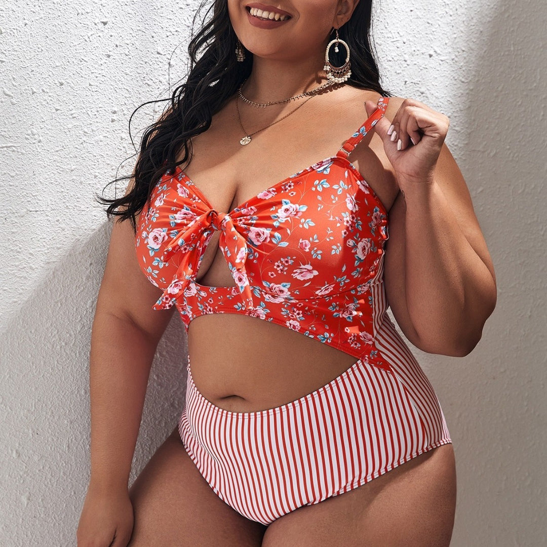 Women Elegant One-Piece Swimsuit with Floral Design Mune Fashion
