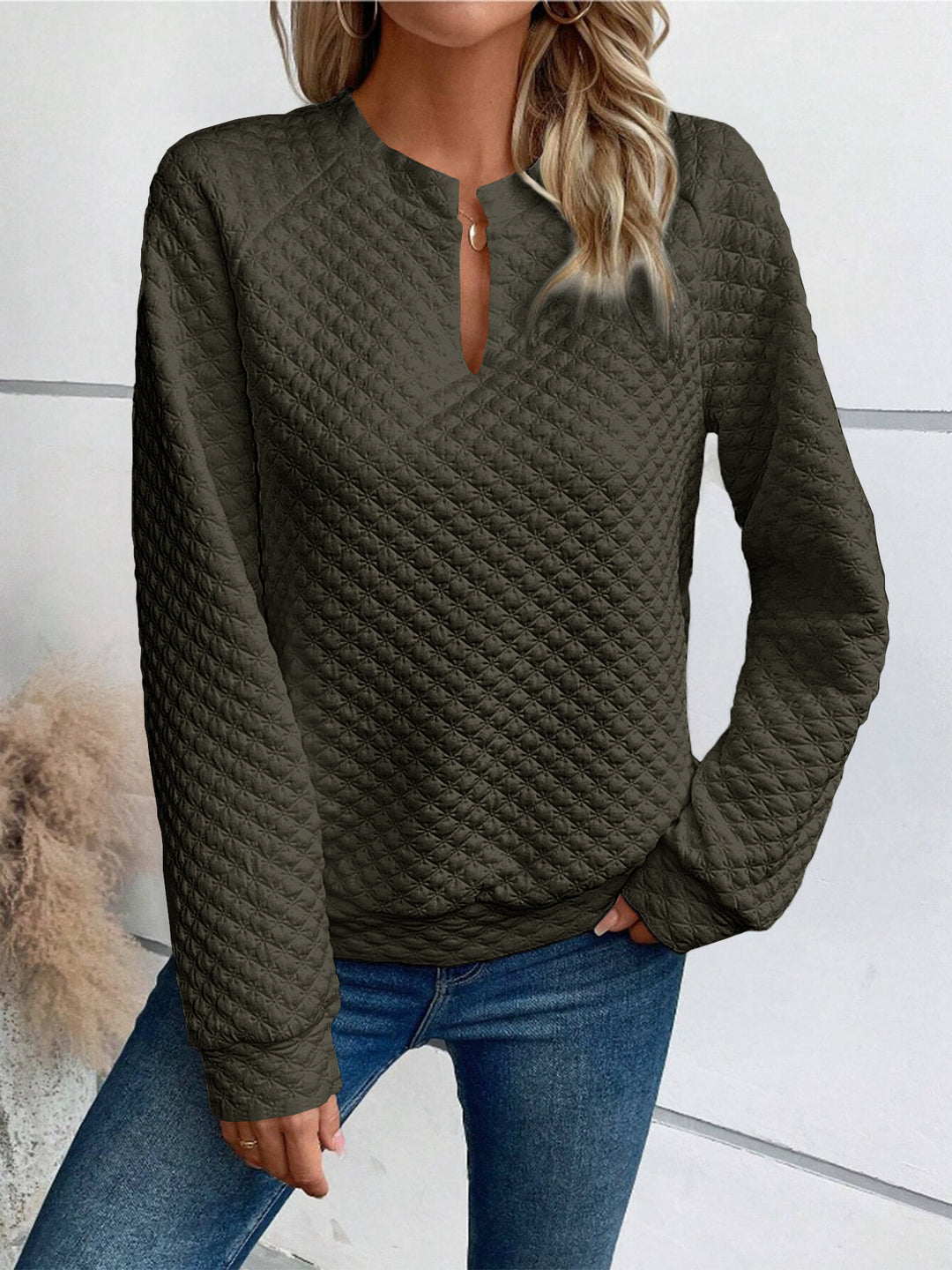 Women's Quilted Sweatshirt with Slit Collar, Diamond Structure and Raglan Sleeves Mune Fashion