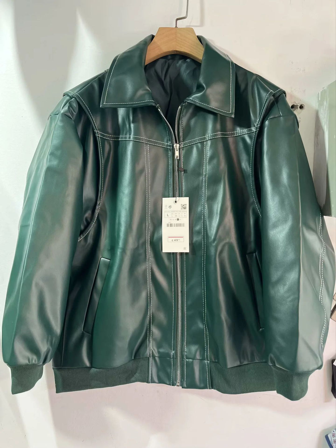 Women's fitted faux leather bomber jacket with contrast quilting and zipper Mune Fashion