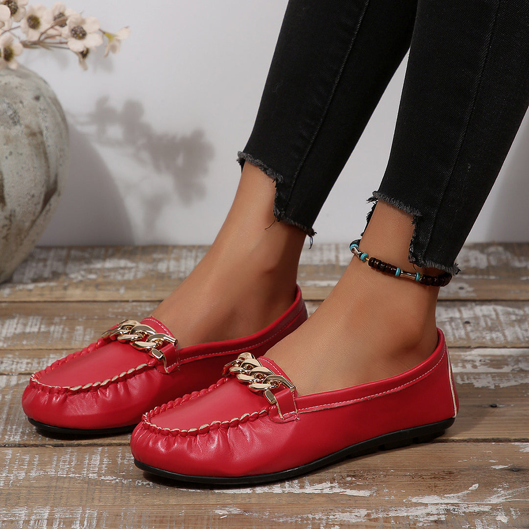 Women Comfortable Moccasins with Fashionable Chain Detail Mune Fashion