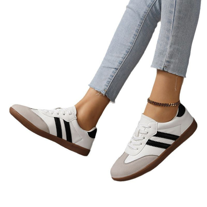 Women's retro running shoe with suede details, contrast stripes, and non-slip rubber outsole Mune Fashion
